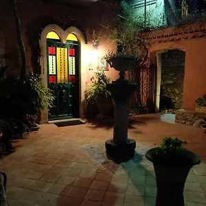 hotel-villa-nettuno.taorminaitalyhotels.com/